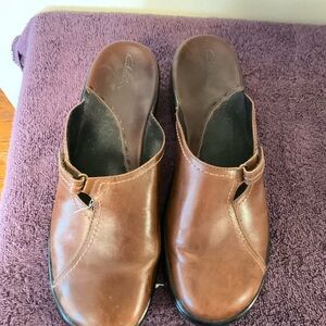 Clark’s used brown slip on shoes